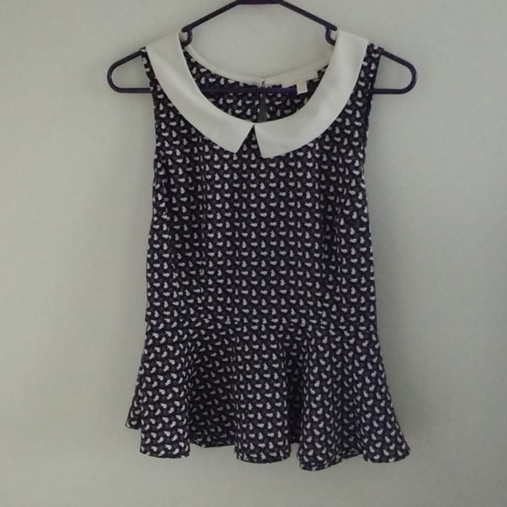 4/$20🌺 Peplum Rabbit Top